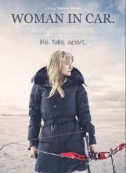 Женщина в машине (2021)